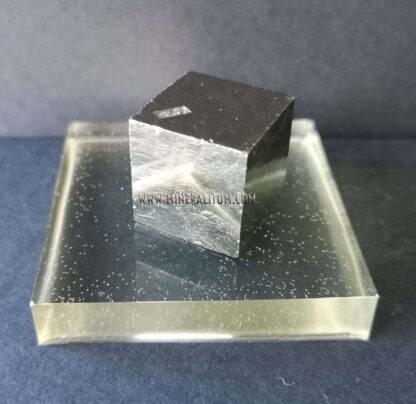 pyrite-cube-41-m0000227-b