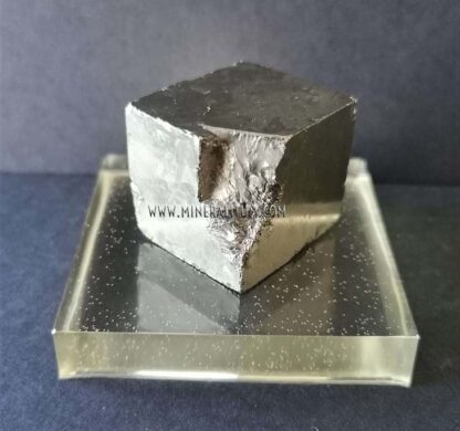 pyrite-cube-53-m0000232-b